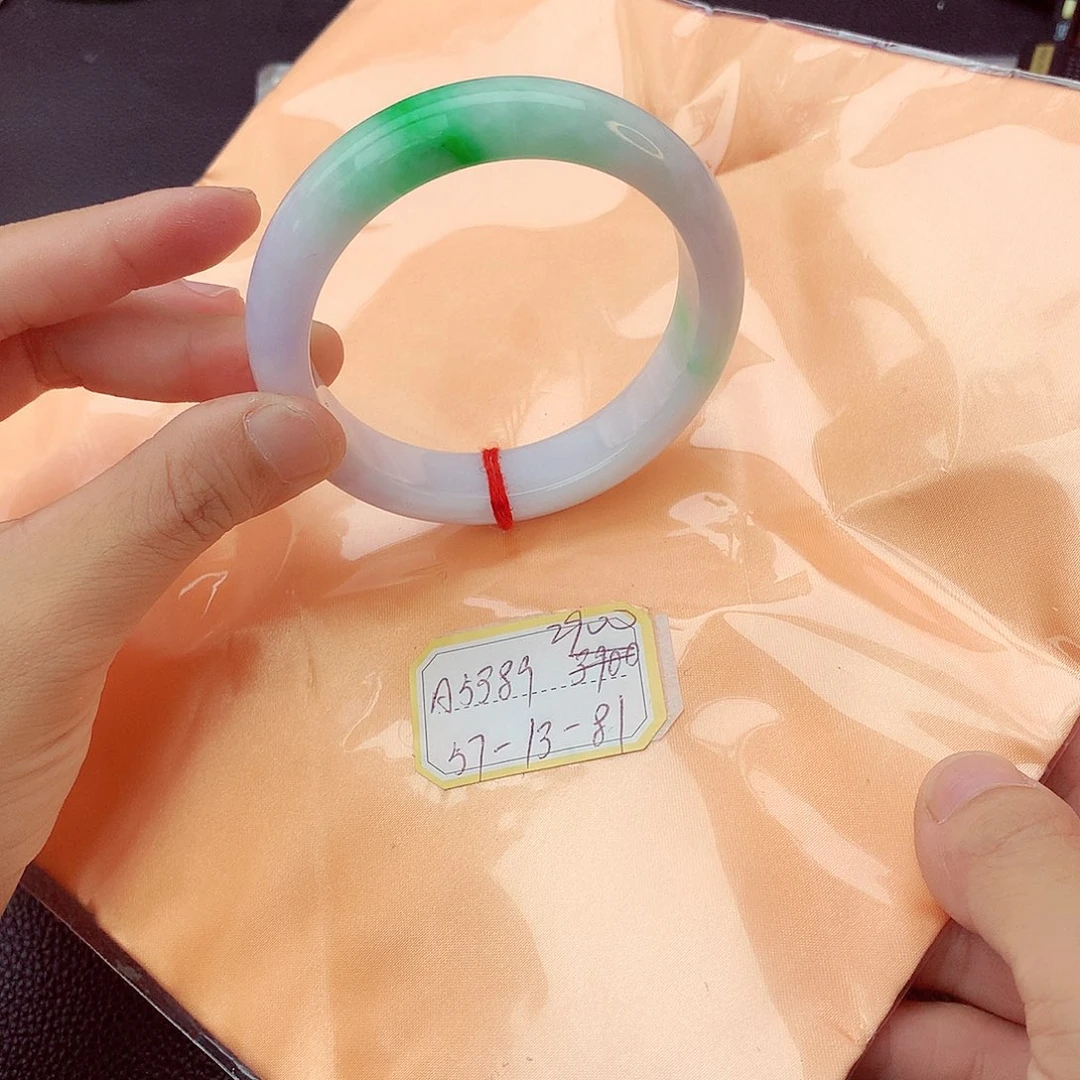 翡翠手镯未镶嵌翡翠