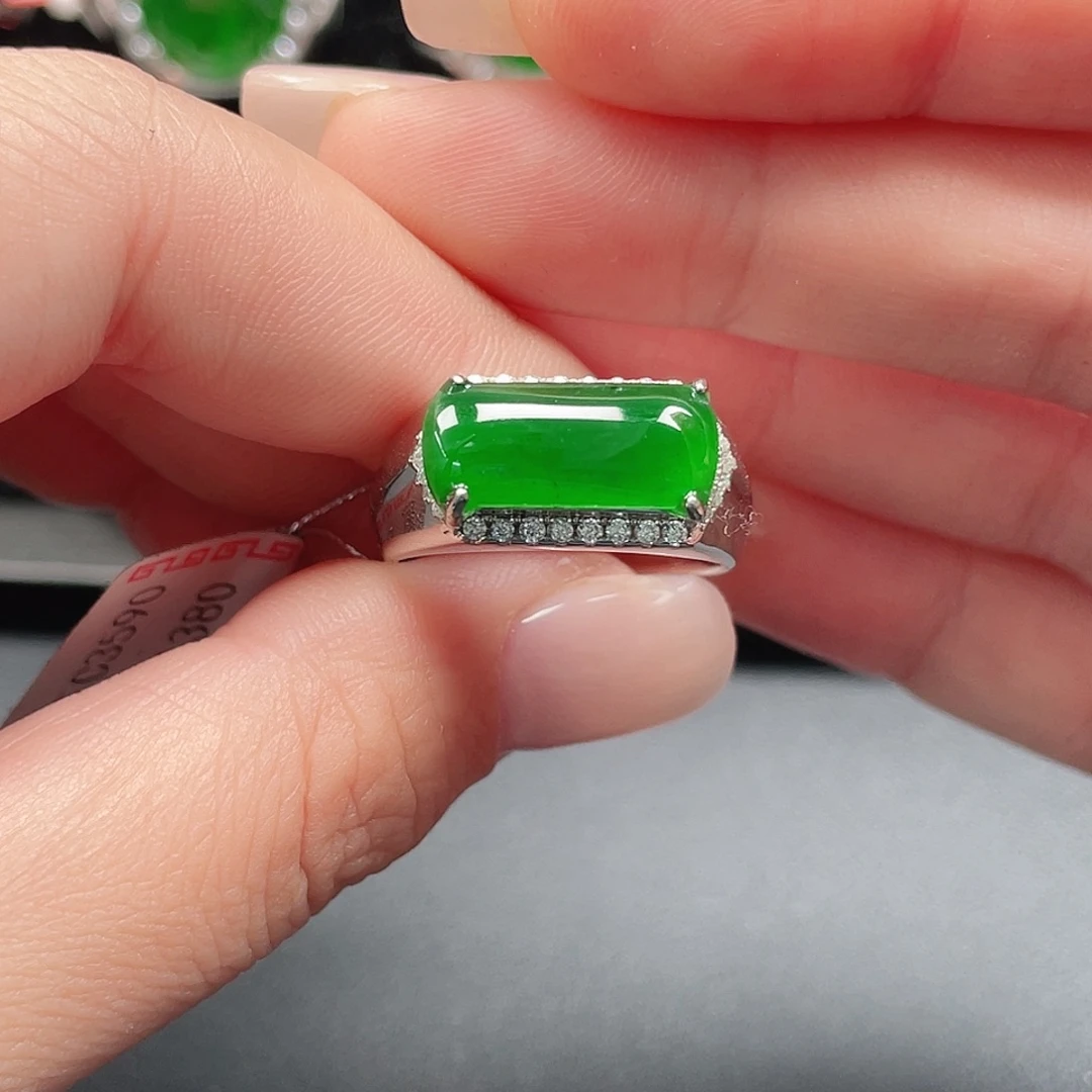 翡翠银S925镶嵌戒指没有运费险