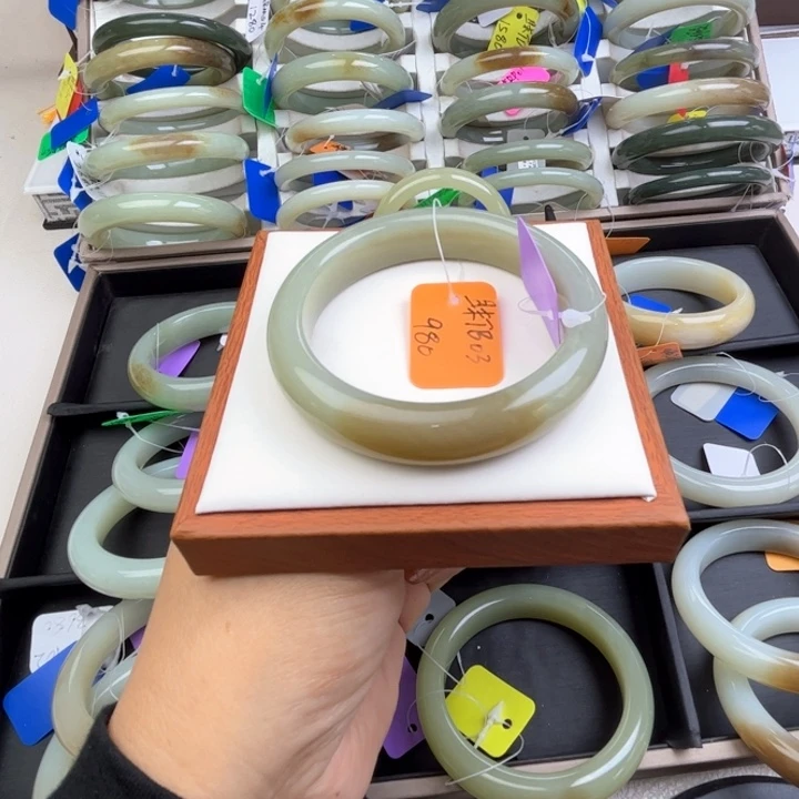 未镶嵌手镯和田玉七月