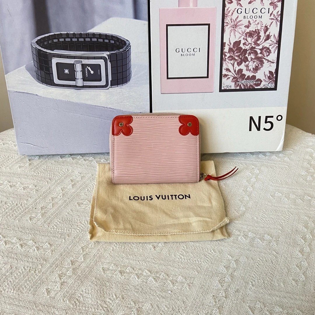 99新 LouisVuitton/路易威登 粉色水波纹花朵零钱包