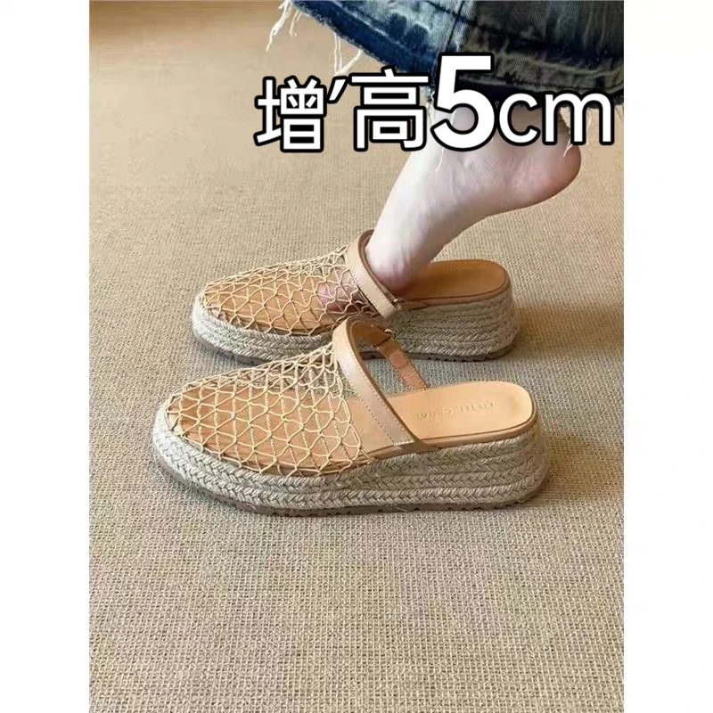 厚底草编网面包头凉鞋女2025夏季新款休闲时尚外穿坡跟度假凉拖鞋