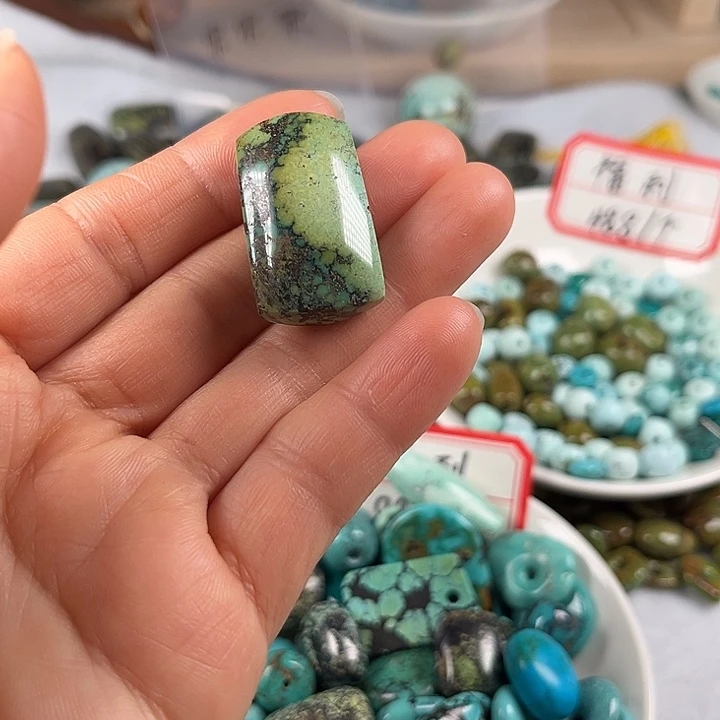 绿松石未镶嵌颈饰