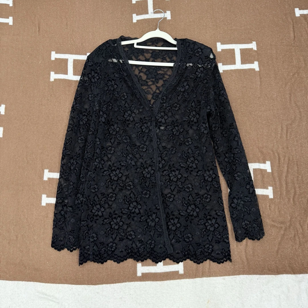 SuSu-037蕾丝V领镂空长袖