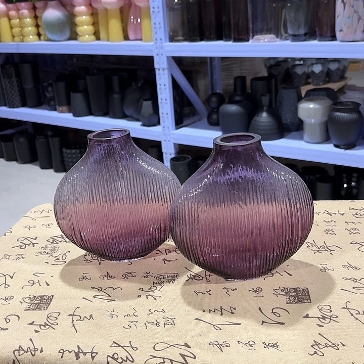 高度18厘米的紫色花瓶