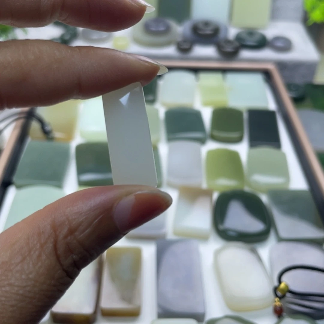 和田玉未镶嵌颈饰行**动