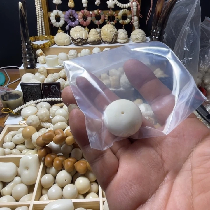 嗯*象牙果雕刻面包圈