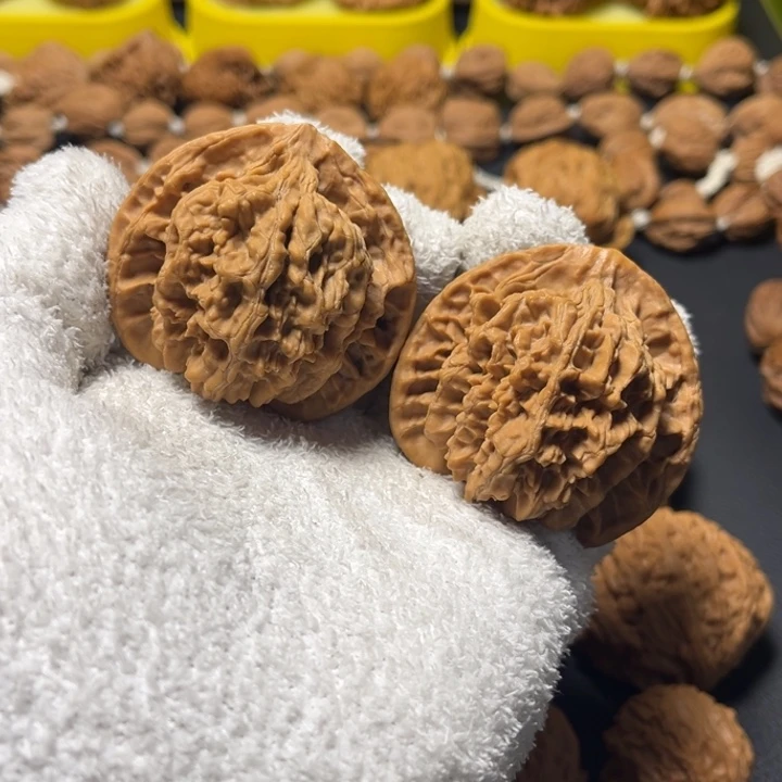 文玩核桃把件金刚纹官帽