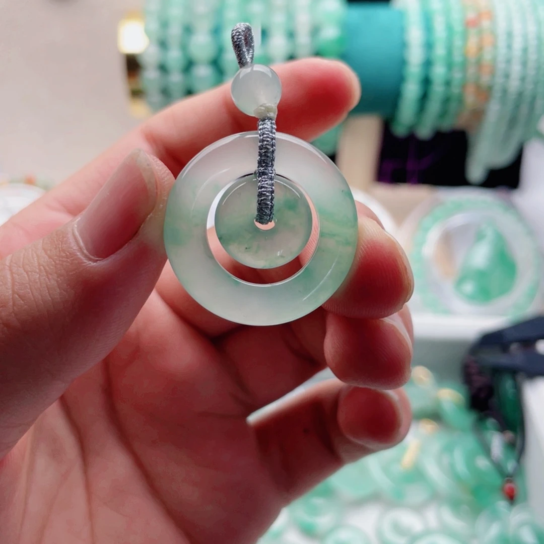 颈饰未镶嵌石英质玉