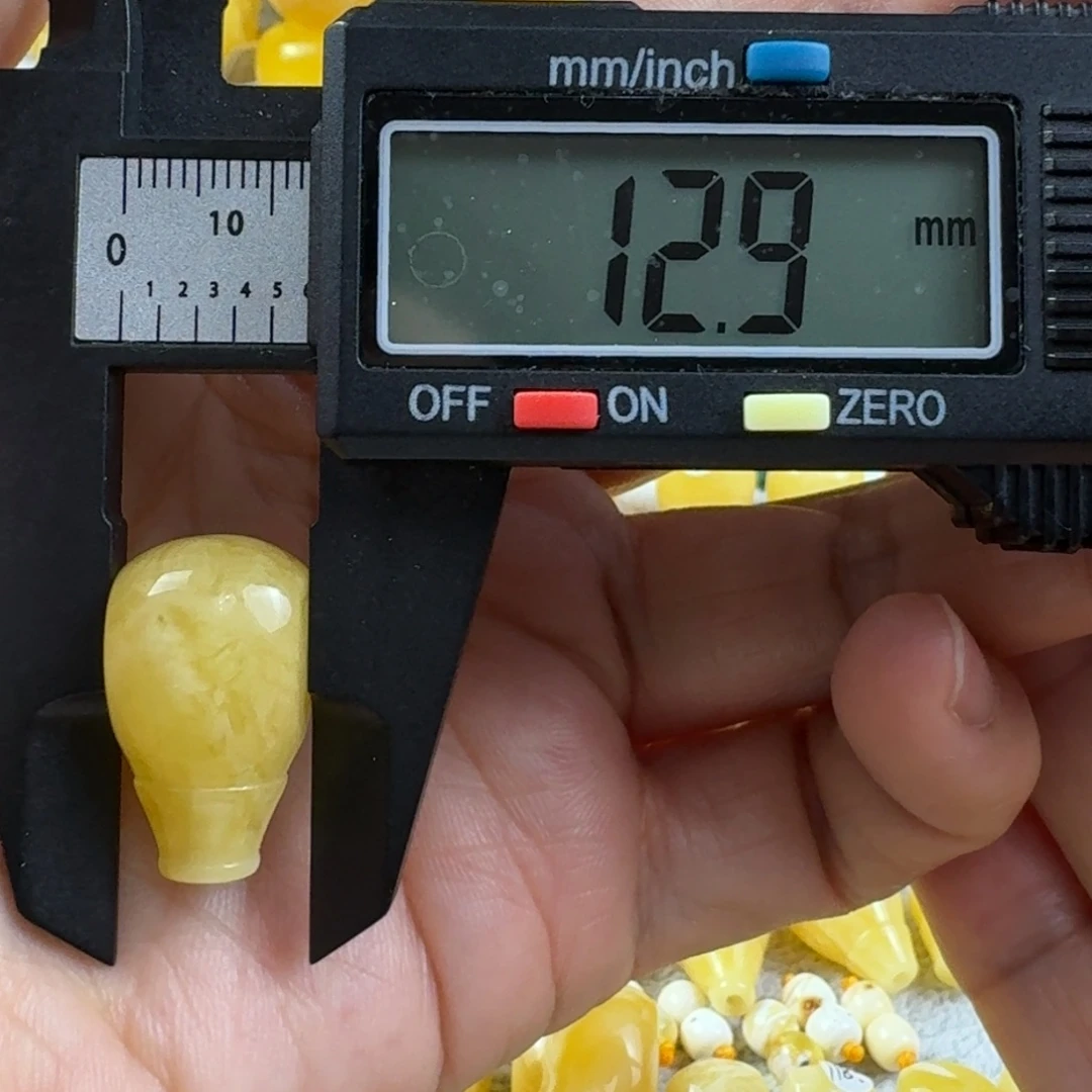 蜜蜡未镶嵌裸石22杂