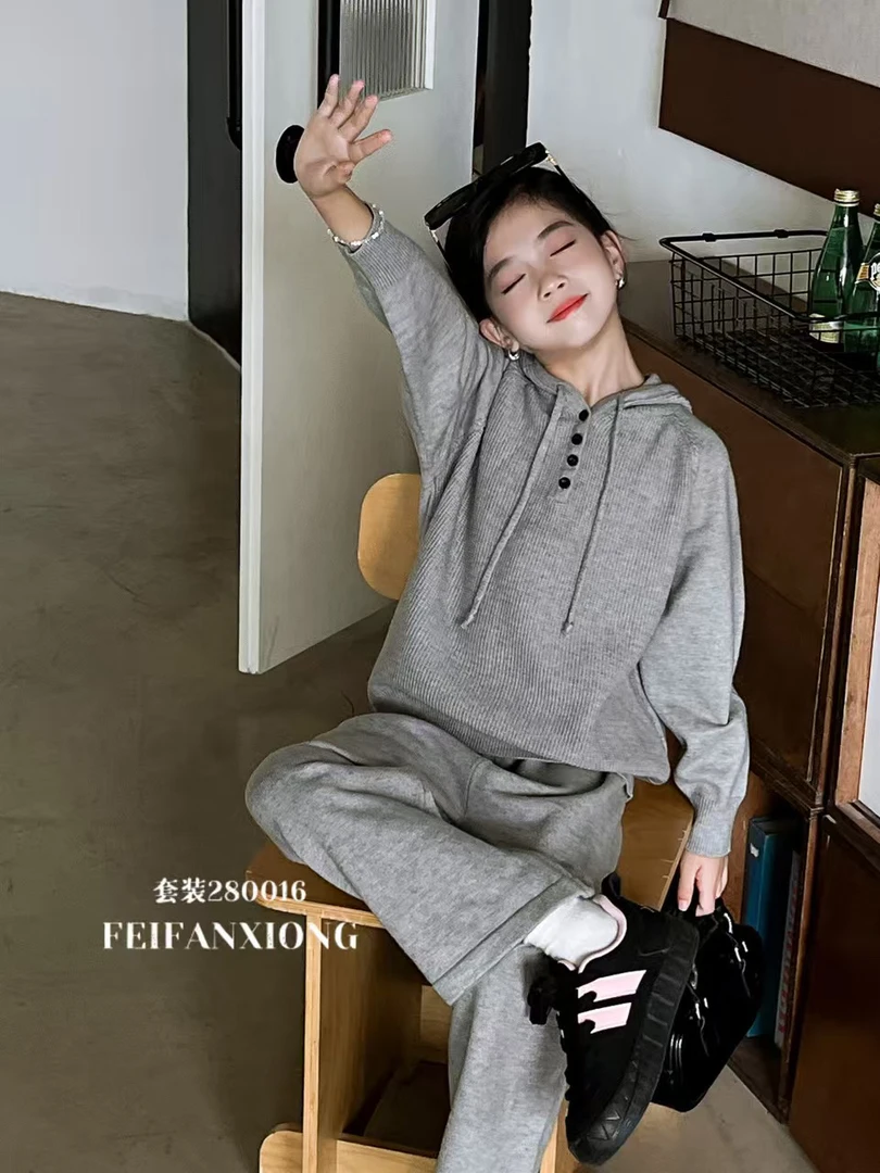 《丁丁优选》280016设计感连帽半开纽扣套头针织衫+裤子两件套