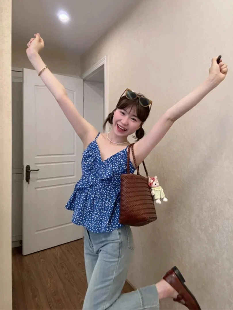 【现货】纯欲甜美蓝色碎花吊带背心新款法式宽松显瘦v领无袖上衣