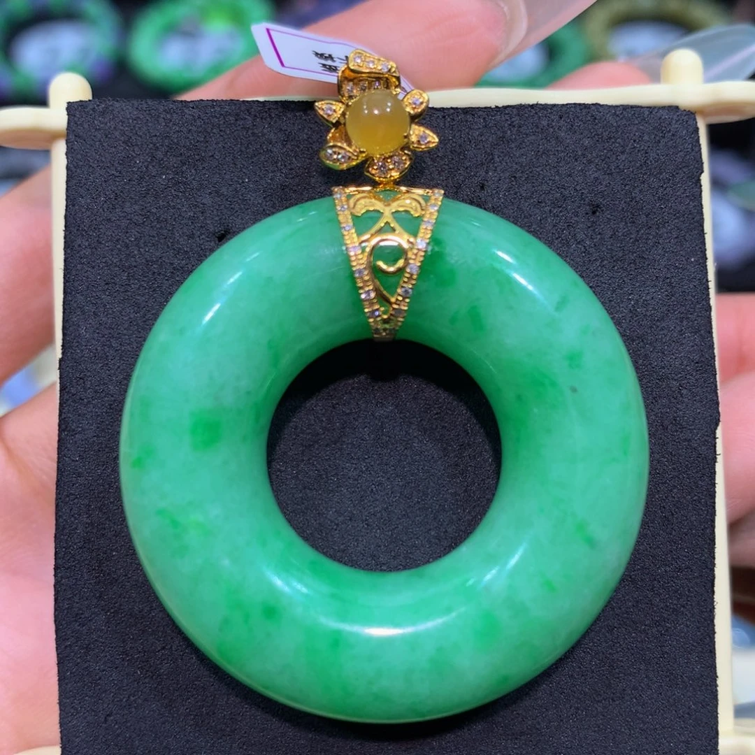翡翠18K金镶嵌颈饰翡翠