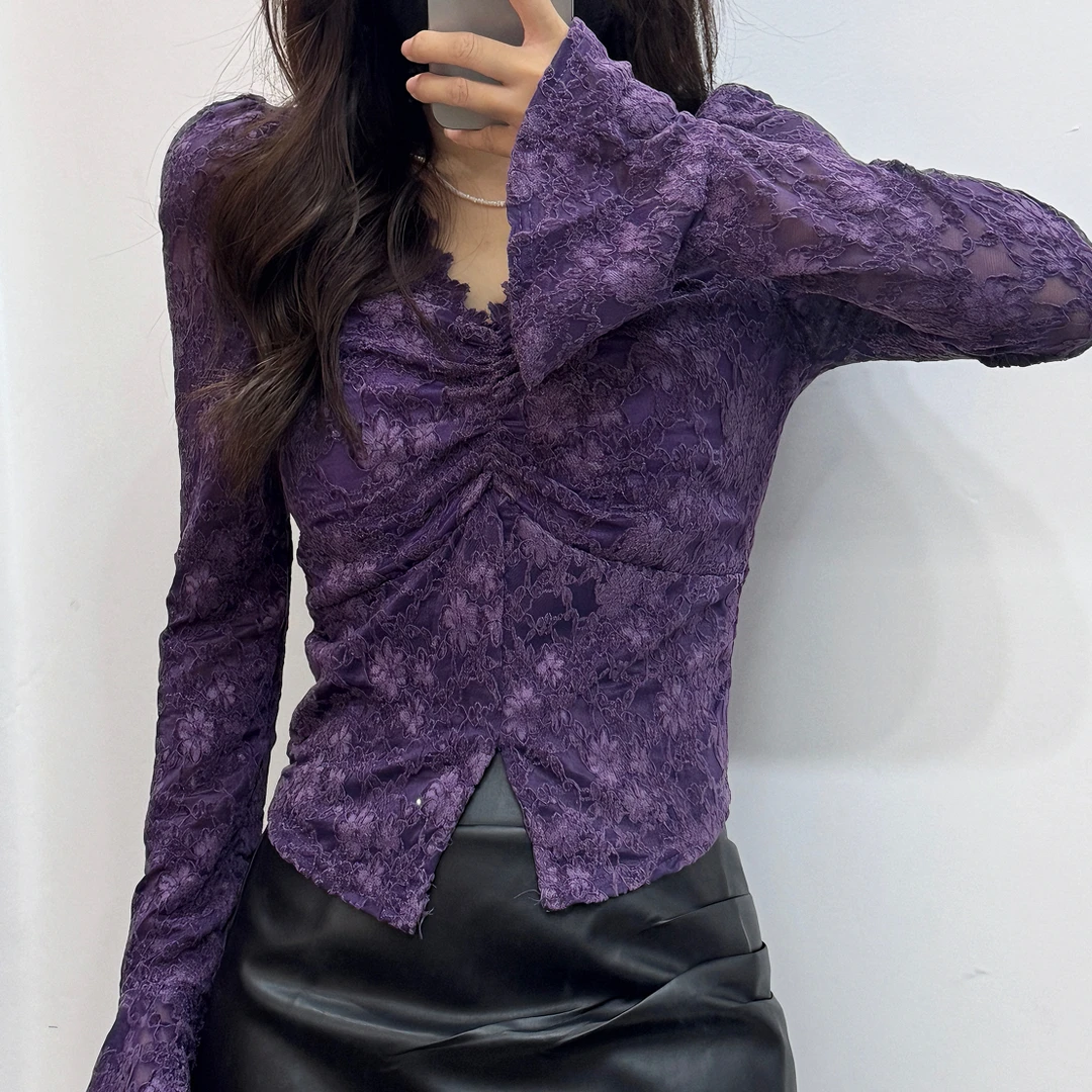 蕾丝衫上衣女新款气质法式V领花边喇叭袖镂空修身短款打底衫