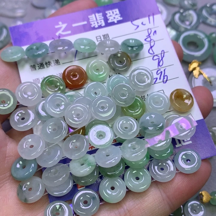 翡翠未镶嵌颈饰许*多