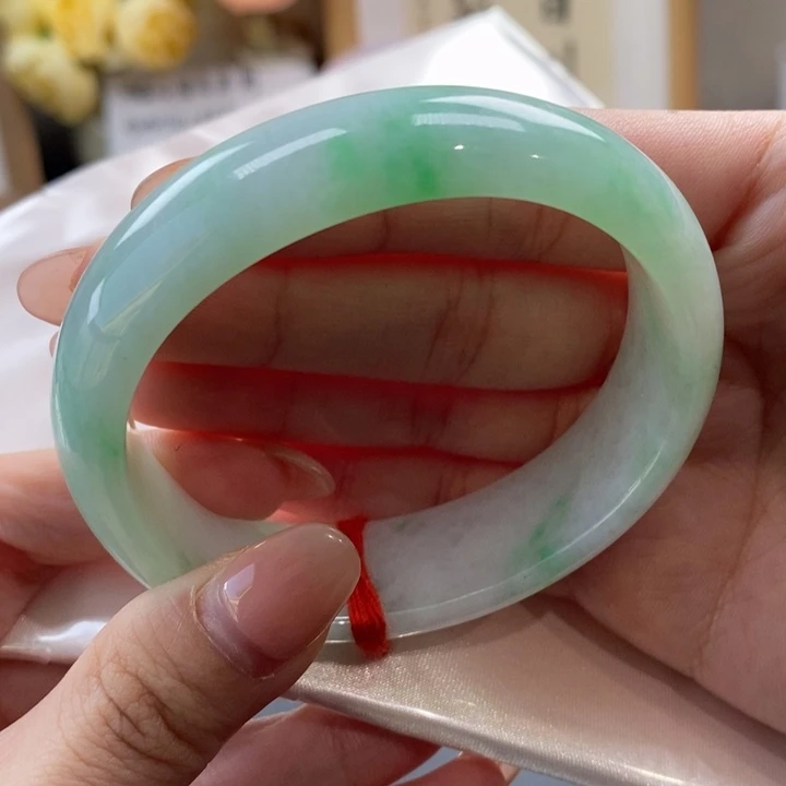 【闪购商品】翡翠手镯未镶嵌6号贵妃