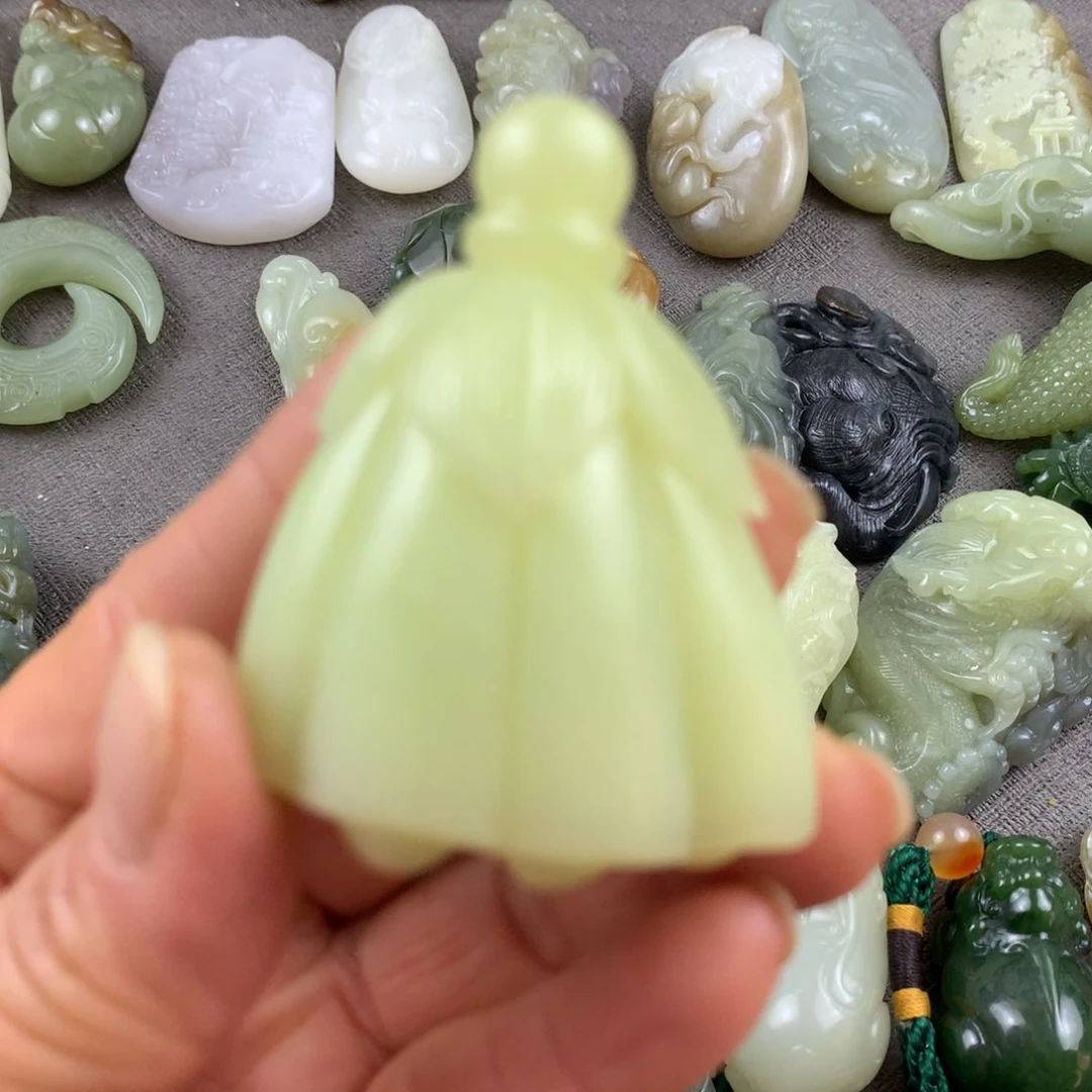 颈饰未镶嵌和田玉（糖玉）