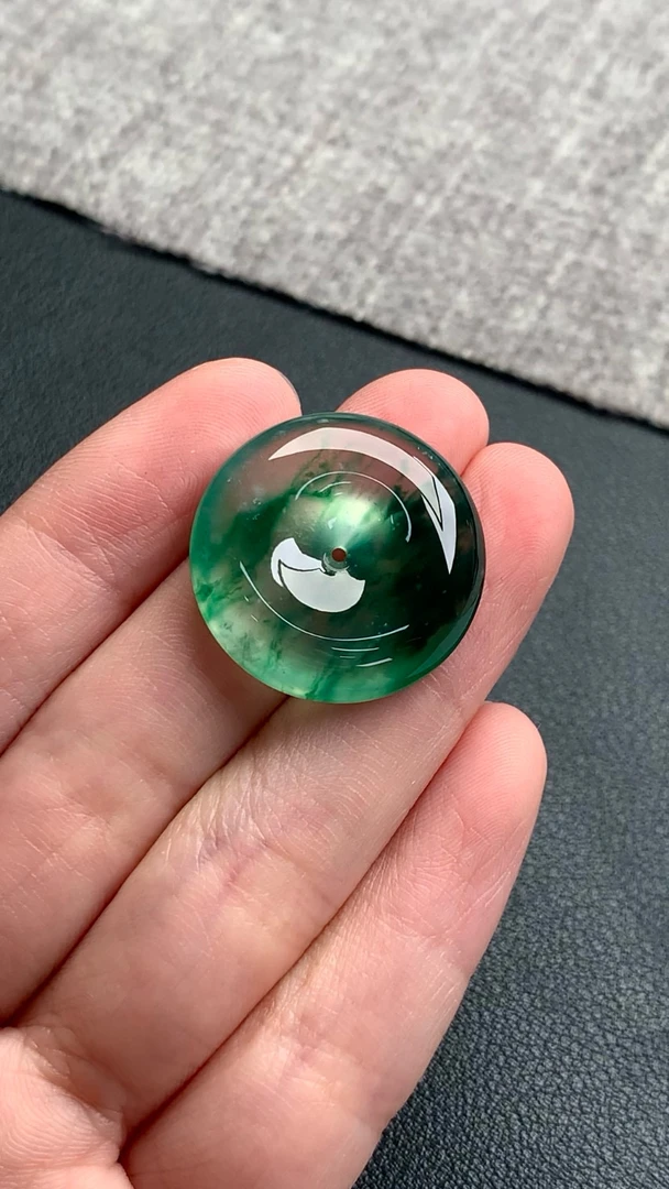 天然A货缅甸翡翠 平安扣 尺寸 : 23.3-5.6