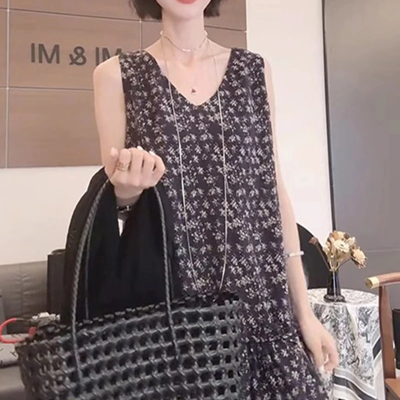 时尚洋气碎花连衣裙女2025夏季新款高级感背心裙宽松显瘦A字长裙