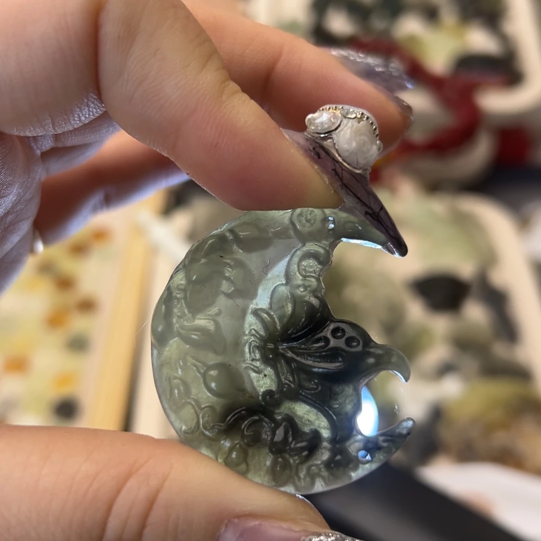 蛇纹石玉颈饰合金