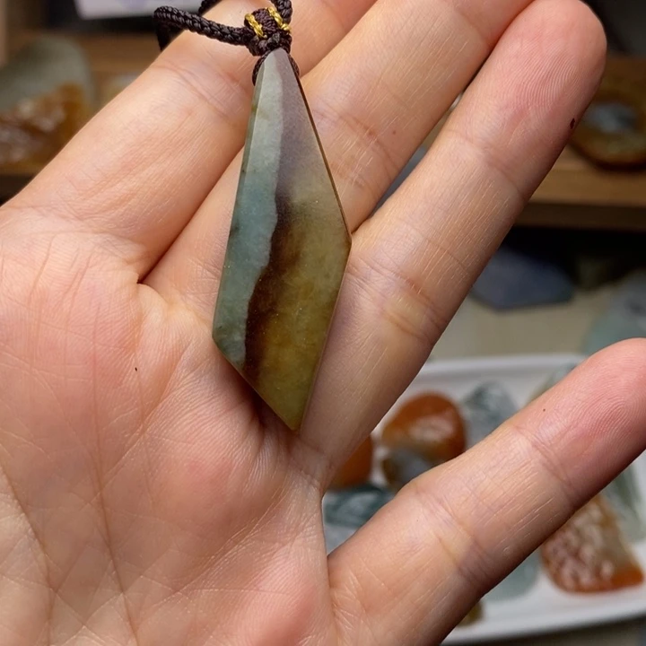 翡翠未镶嵌颈饰天然