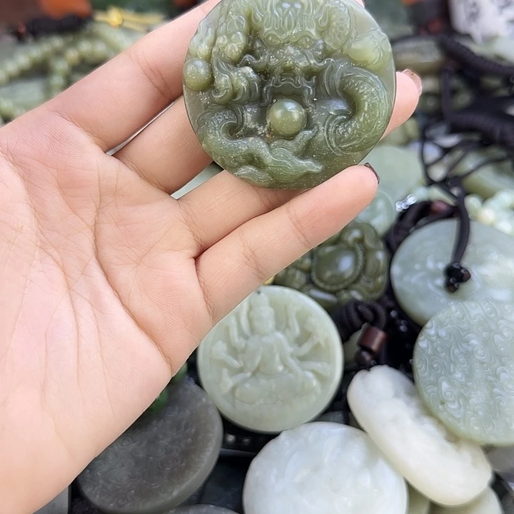 和田玉未镶嵌颈饰