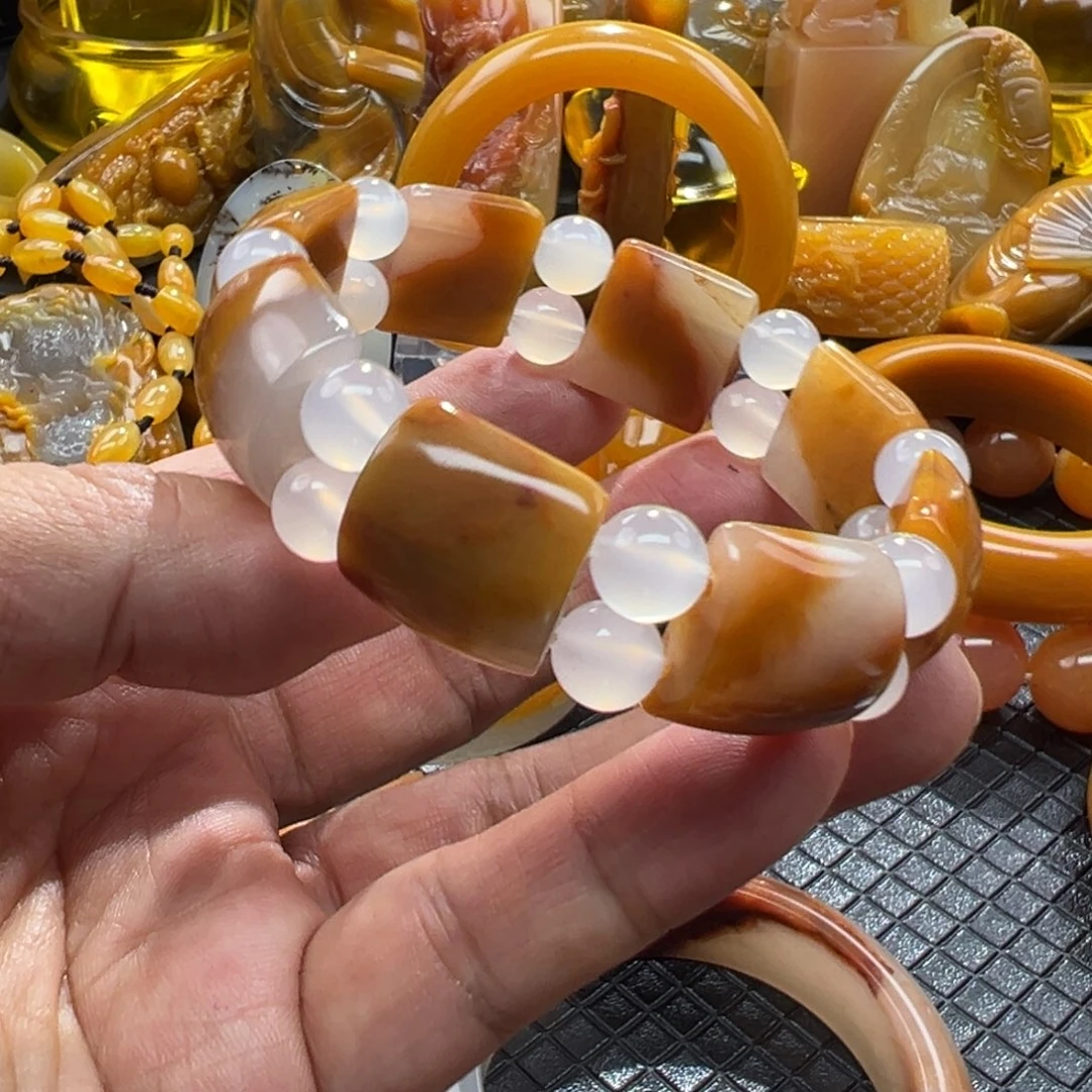 石英质玉未镶嵌颈饰