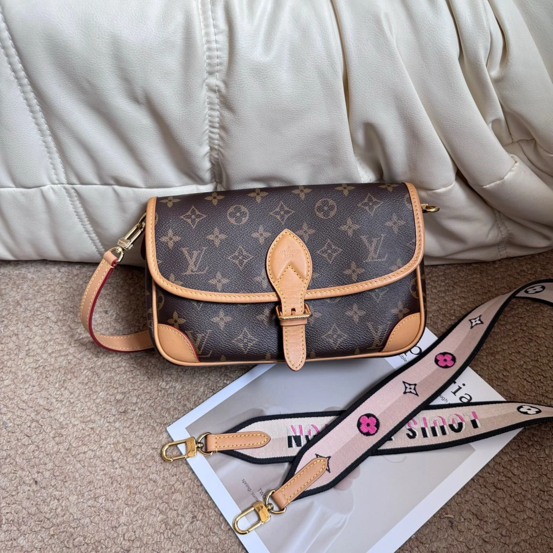 95新 LouisVuitton/路易威登 fl66 老花 法棍 米黑肩带 670694360