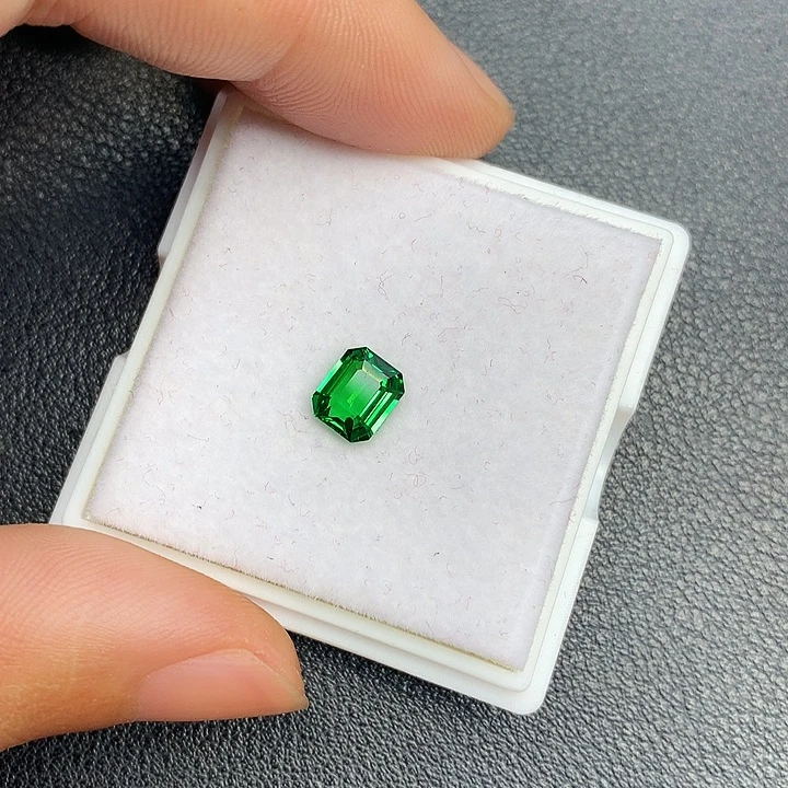 裸石未镶嵌石榴石（沙弗莱）1.03克拉