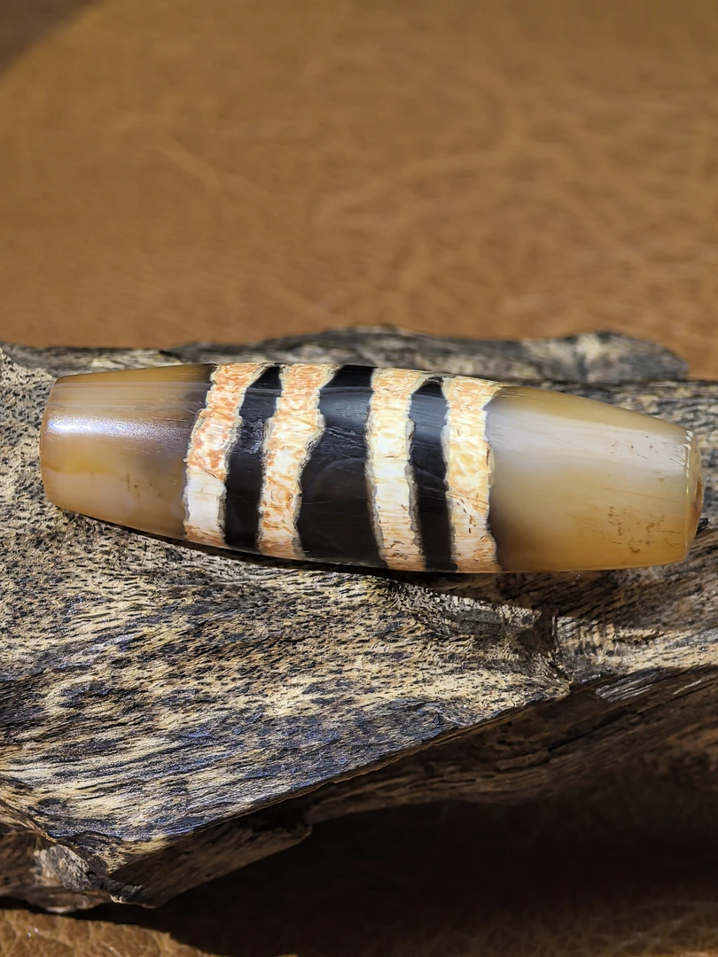 藏传文玩西亚三色七线珠玛瑙玉髓珠宝首饰锁骨吊坠配饰