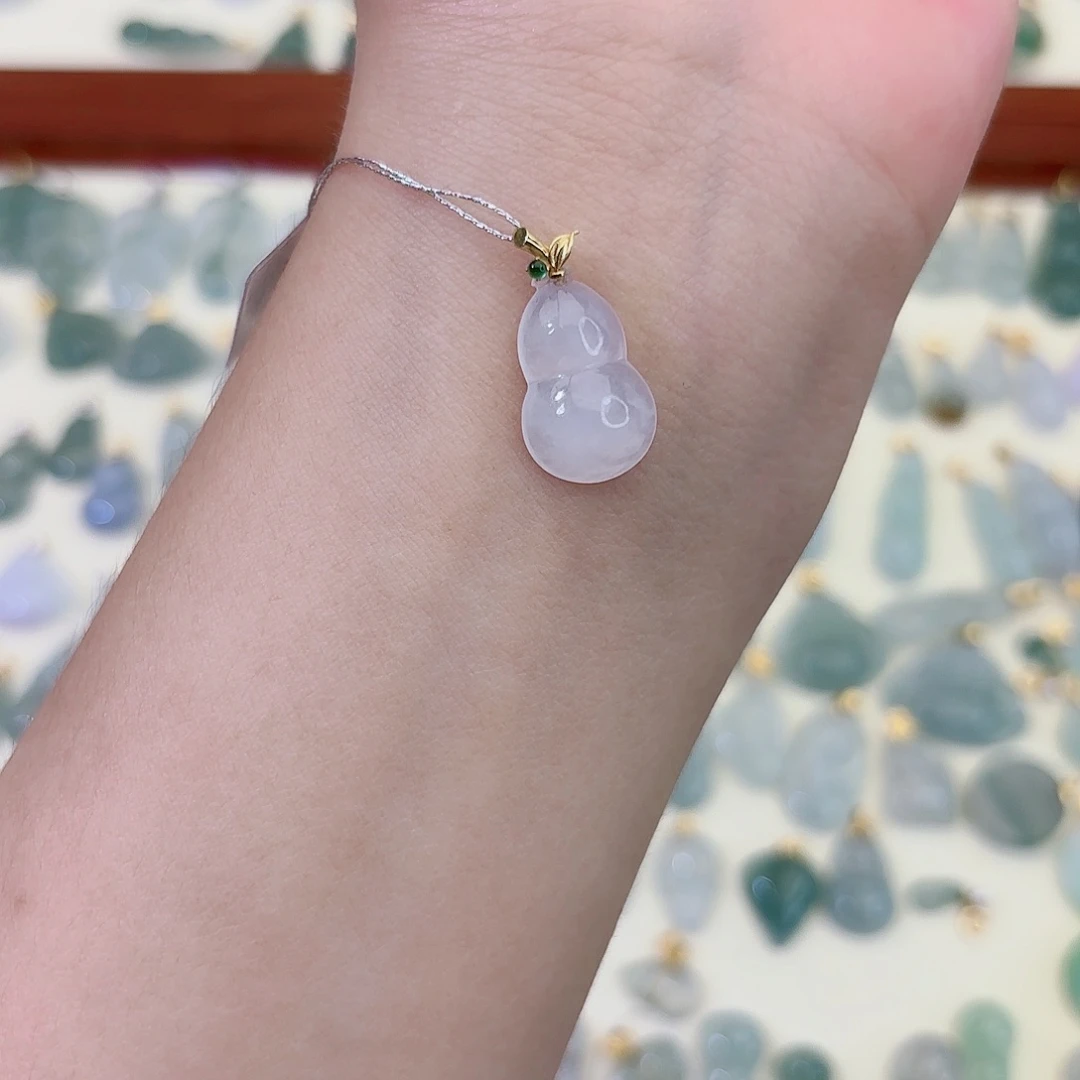 翡翠18K金镶嵌颈饰棠葫芦