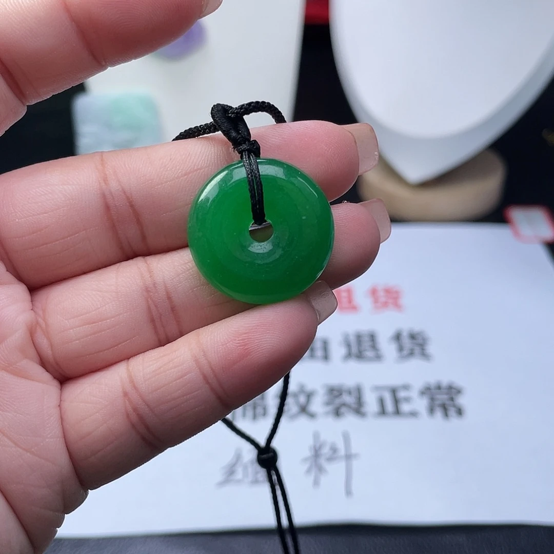 翡翠未镶嵌吊坠(赠链)