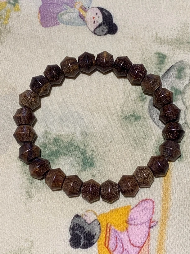 巴布亚贡木8*10新珠型佛珠手链，黑底细麟浓香手串 随机一串特惠