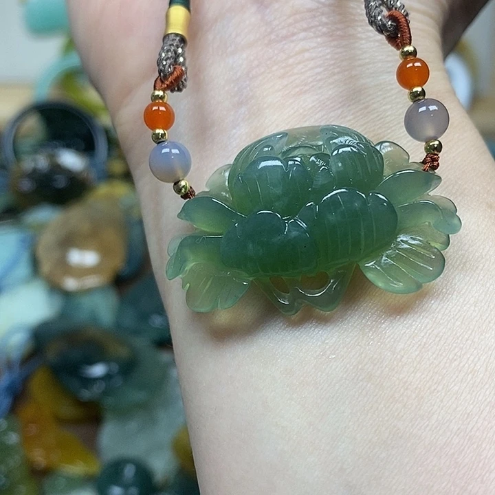 蛇纹石玉吊坠未镶嵌