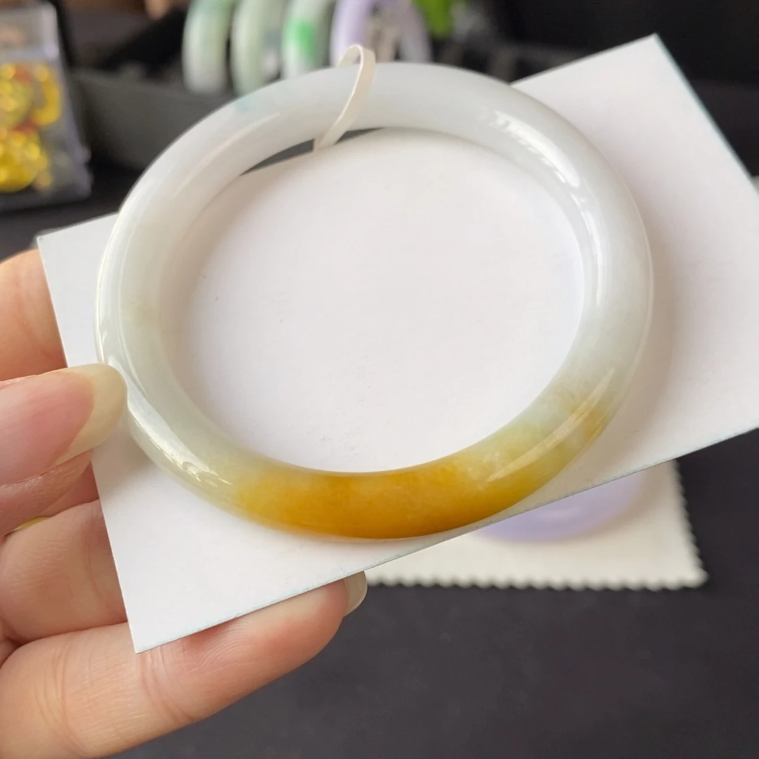 翡翠未镶嵌手镯半山水鸡油黄52,5