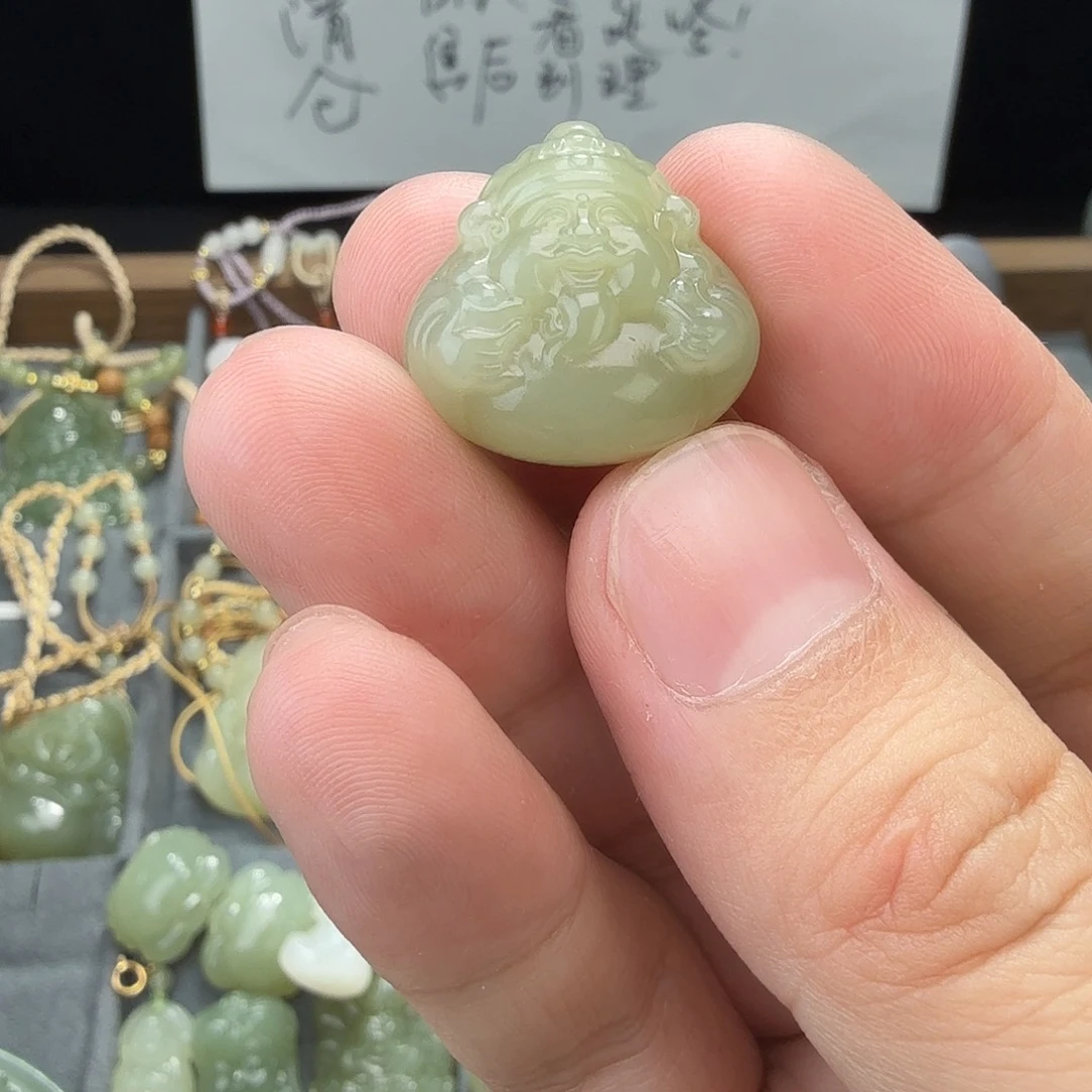 和田玉未镶嵌颈饰财神爷特价款亏本