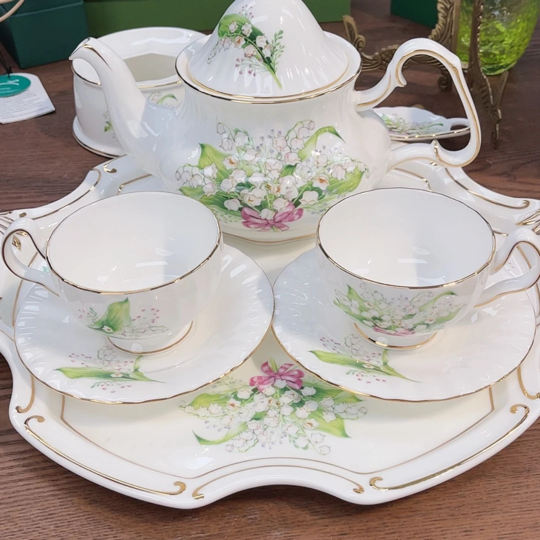 【闪购商品】瓷片一大壶4杯碟———————