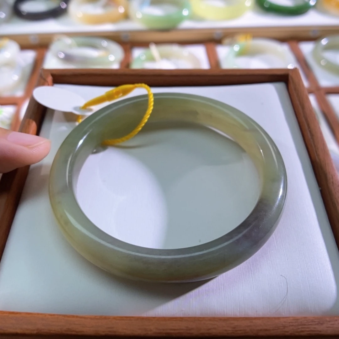 【闪购商品】未镶嵌手镯和田玉杜**草