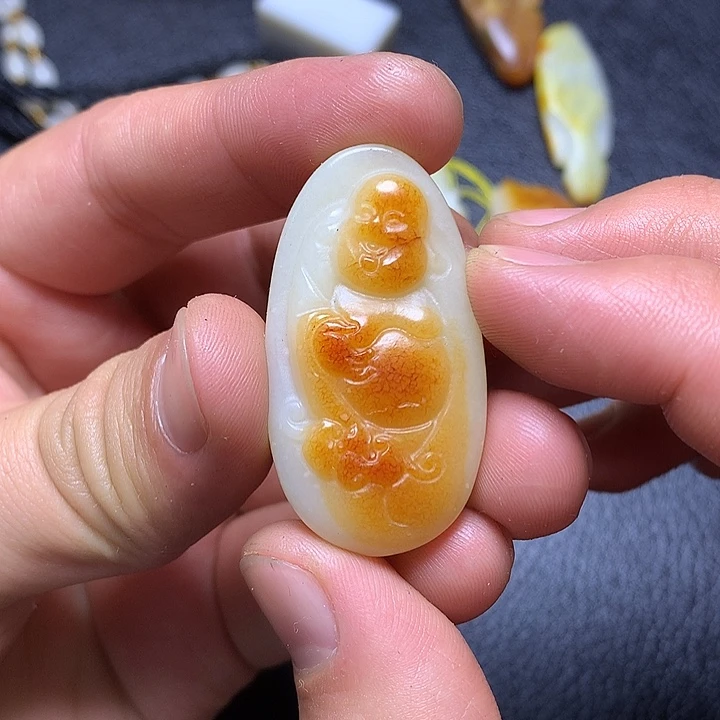 不***客和田玉未镶嵌颈饰