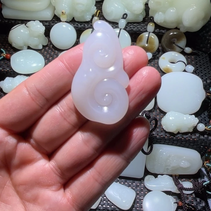 和田玉未镶嵌颈饰