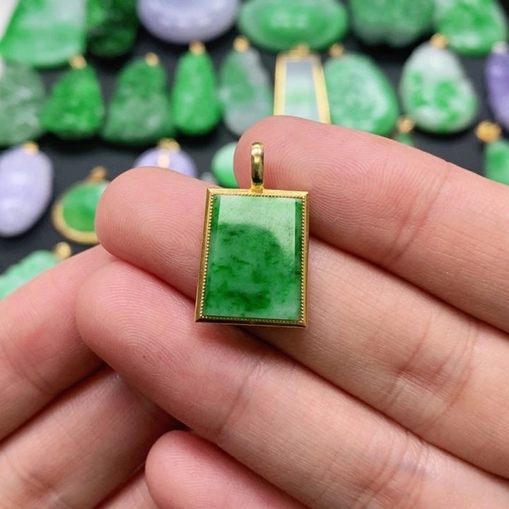 翡翠颈饰未镶嵌吊坠