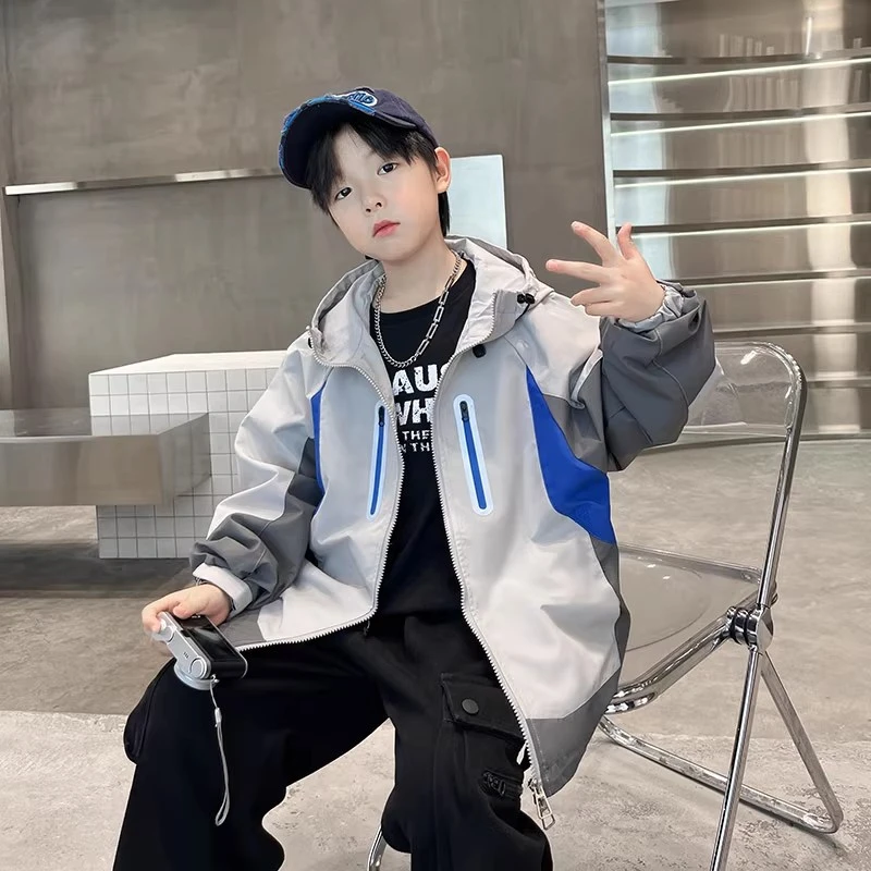 男童外套春秋款2025新款儿童秋装冲锋衣中大童男孩秋季连帽上衣潮