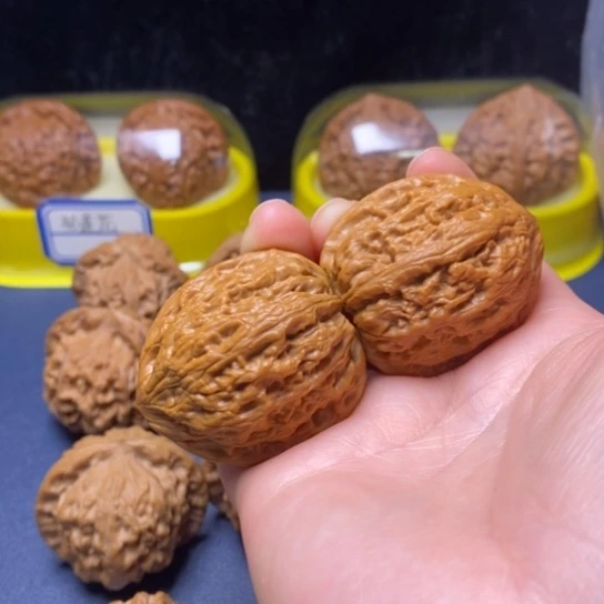 文玩核桃把件我***臂昆仑