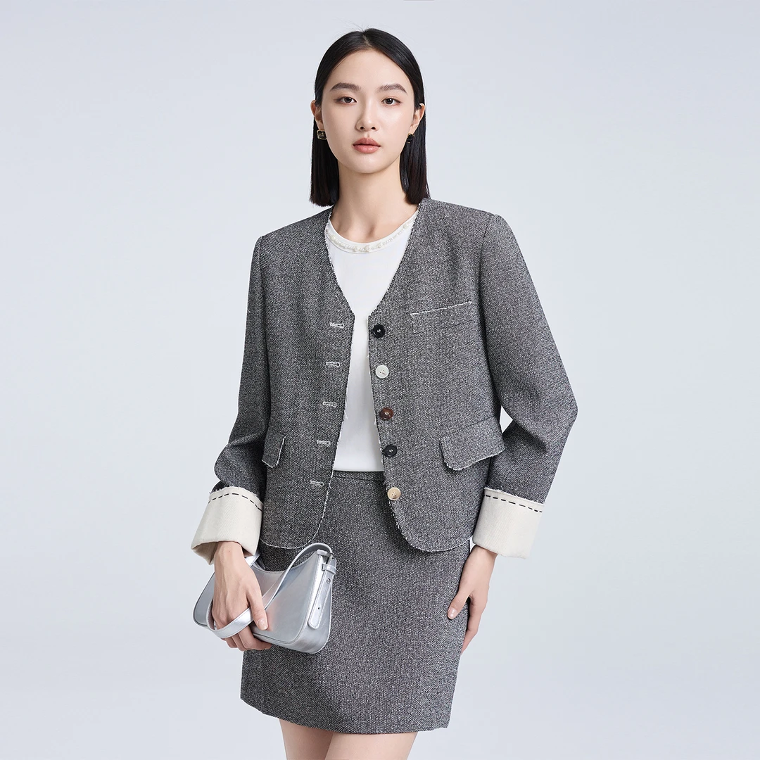 恩家秋新品上新短外套上衣女士格纹外套V领ESQW7B128
