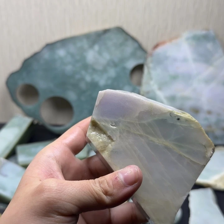 好***醒翡翠未镶嵌颈饰纯天然缅甸翡翠