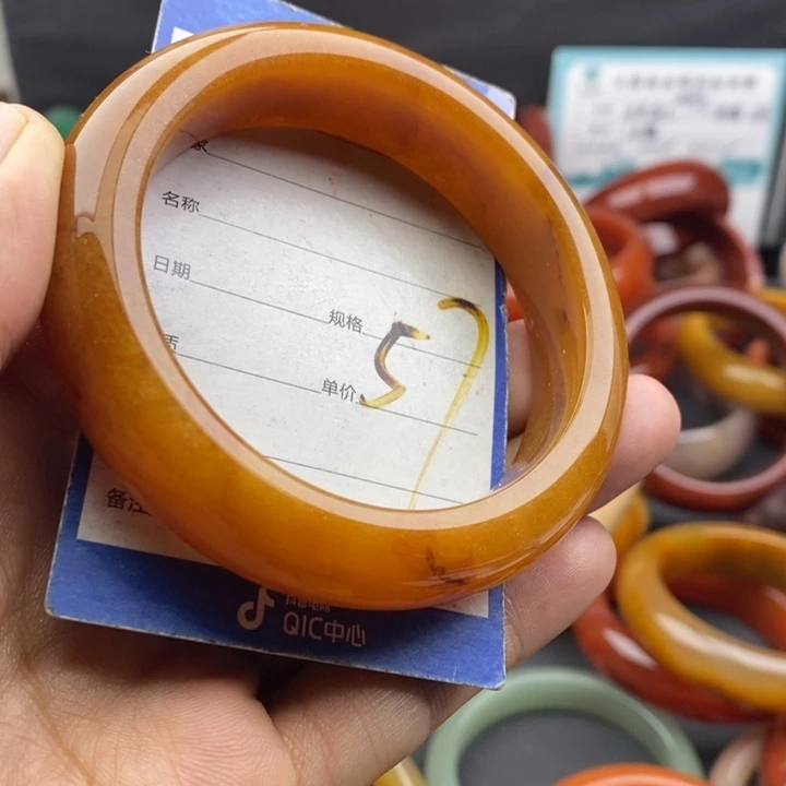 未镶嵌手镯石英质玉