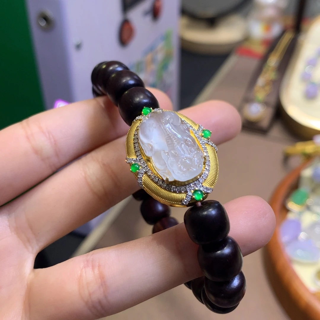 翡翠18K金镶嵌颈饰翡翠