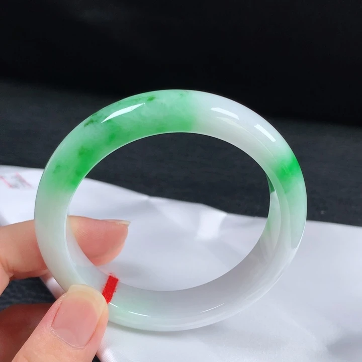 翡翠未镶嵌手镯