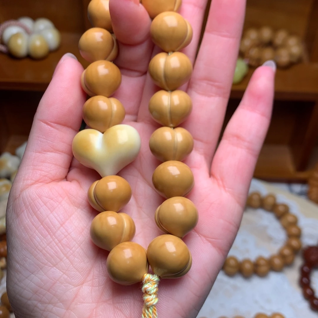 吊坠猴头核桃15高定屁桃手持白爱心