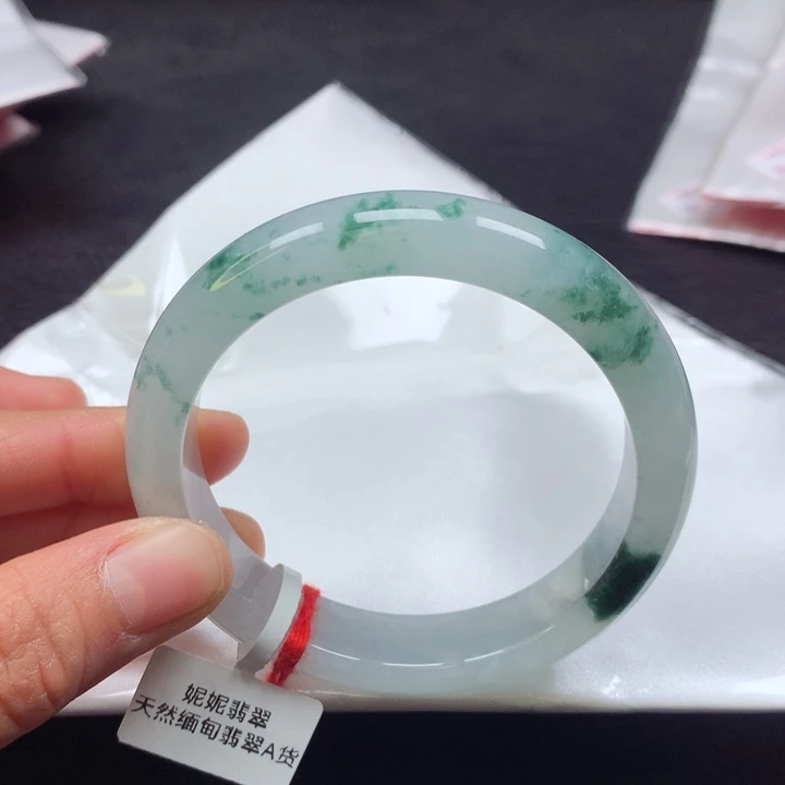 翡翠手镯未镶嵌58圈