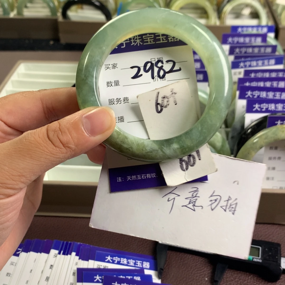 未镶嵌蛇纹石玉颈饰2982